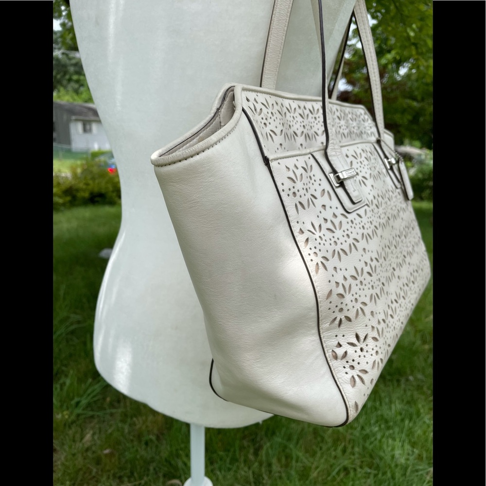 Coach’s White Laser Cut Leather Shoulder Bag - Picture 3 of 13